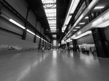 Tate Modern Londra siyah beyaz