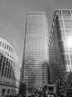 Canary Wharf Londra siyah beyaz