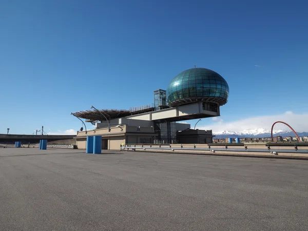 Konferenční centrum Lingotto a helipad v Turíně — Stock fotografie