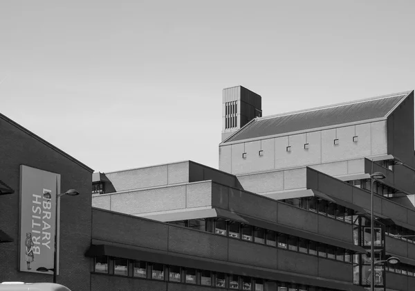 Britische Bibliothek in London in schwarz-weiß — Stockfoto