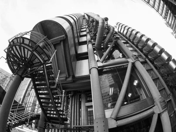 Lloyds byggnad i London i svart och vitt — Stockfoto