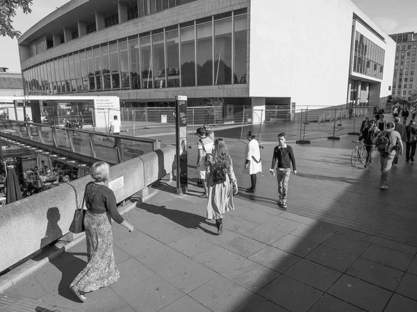 Royal Festival Hall in Londen in Londen in zwart-wit — Stockfoto