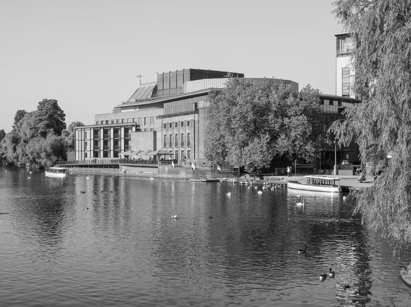 Royal Shakespeare Theatre em Stratford upon Avon em preto e wh — Fotografia de Stock