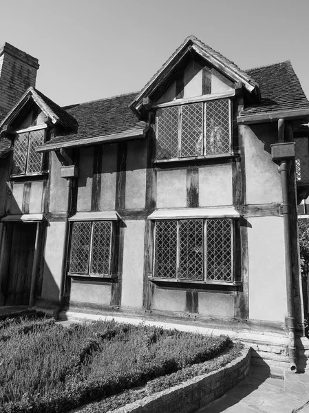 Shakespeare födelseort i Stratford upon Avon i svart och vitt — Stockfoto
