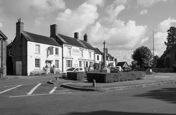 Village Green en Tanworth en Arden en blanco y negro — Foto de Stock