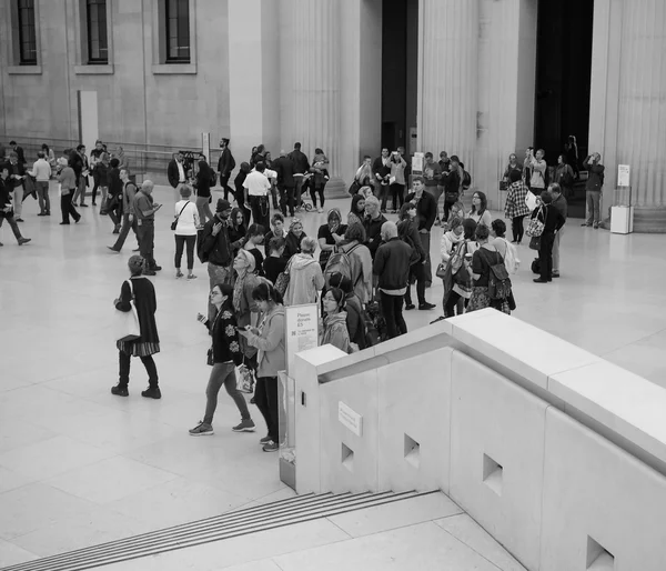 Grande Tribunal no Museu Britânico em Londres em preto e branco — Fotografia de Stock