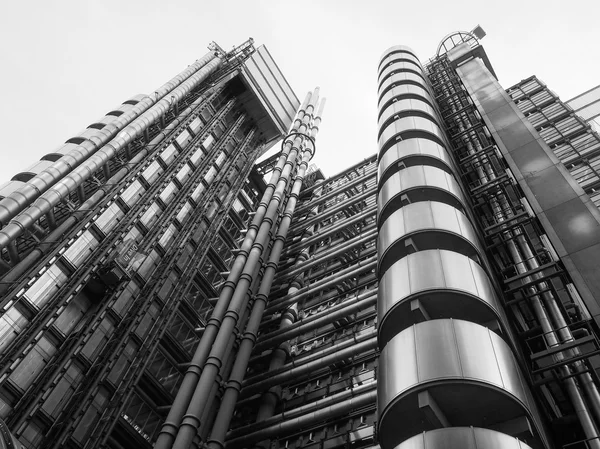 Edificio jalá en Londres en blanco y negro — Foto de Stock