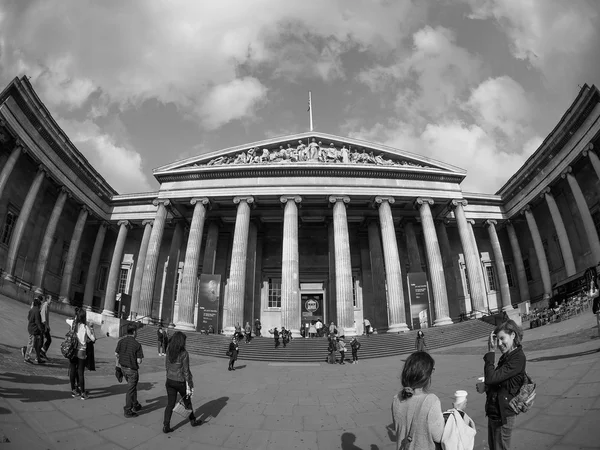 Turisták, a londoni British Museum, fekete-fehér — Stock Fotó