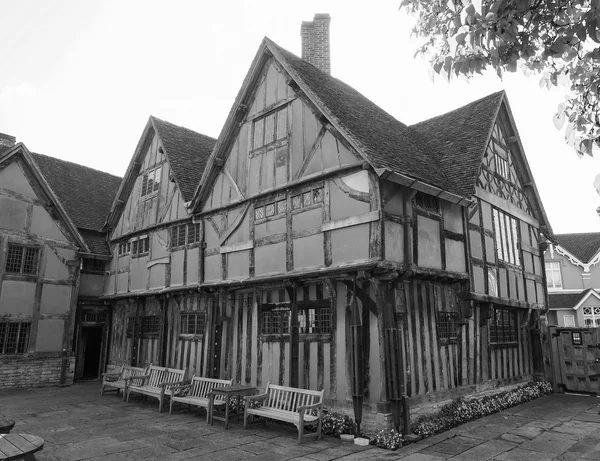 Lugar de nacimiento de Shakespeare en Stratford upon Avon en blanco y negro — Foto de Stock