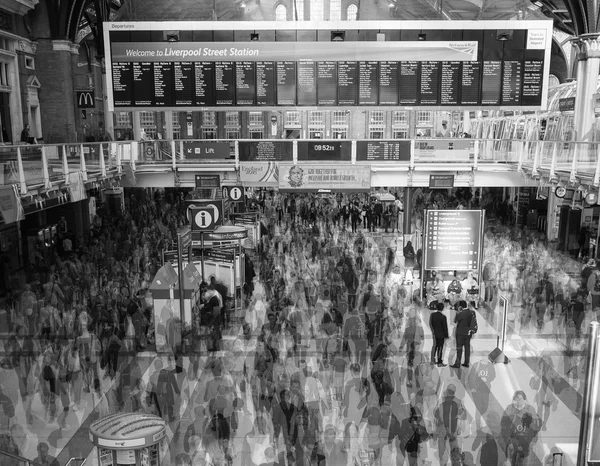 Liverpool Street estação em Londres em preto e branco — Fotografia de Stock