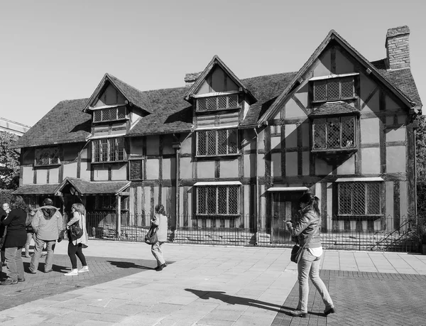 Lugar de nacimiento de Shakespeare en Stratford upon Avon en blanco y negro — Foto de Stock