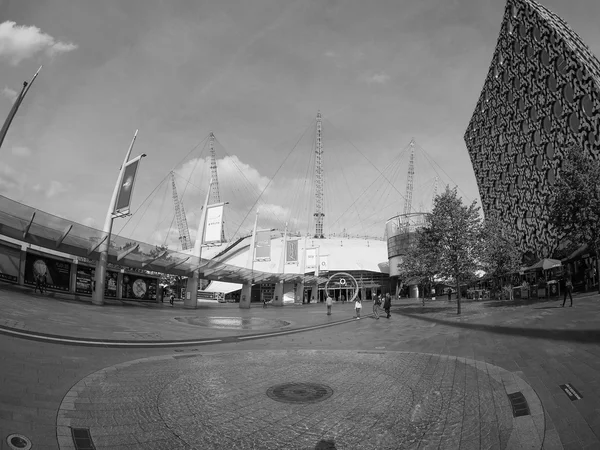 Millennium Dome em Londres em preto e branco — Fotografia de Stock