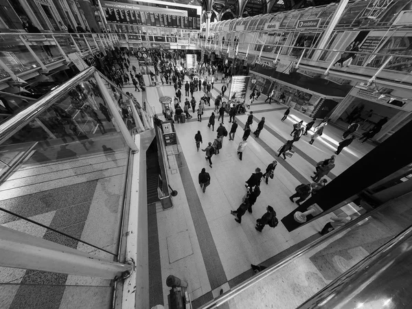 Liverpool Street station in London in black and white — Stock Photo, Image