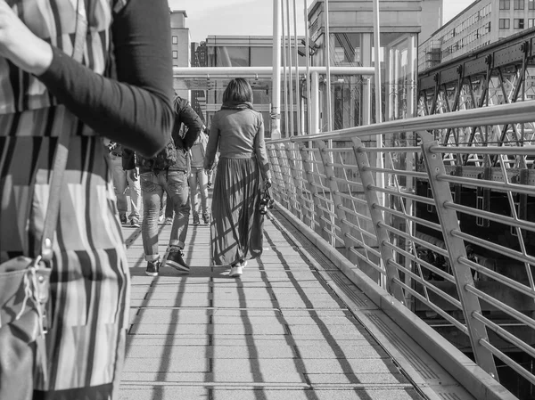 Ювілейна міст у Лондоні у чорно-білому — стокове фото