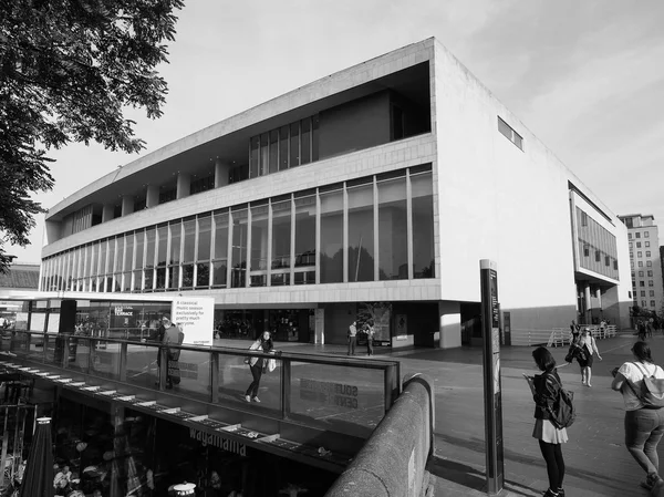 Royal Festival Hall in London in London in black and white — Stock Photo, Image