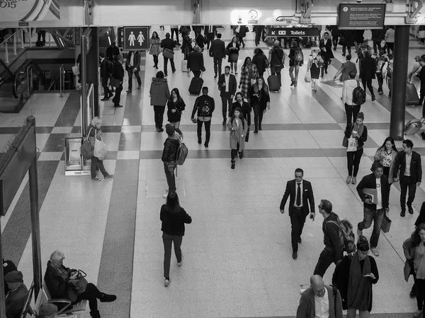 Liverpool Street station w Londynie w czerni i bieli — Zdjęcie stockowe