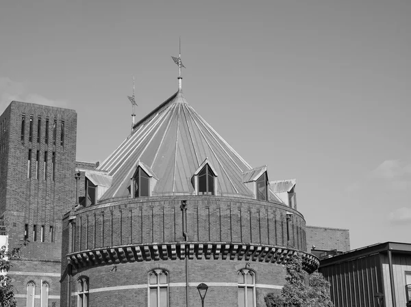 Royal Shakespeare Theatre a Stratford upon Avon in nero e wh — Foto Stock