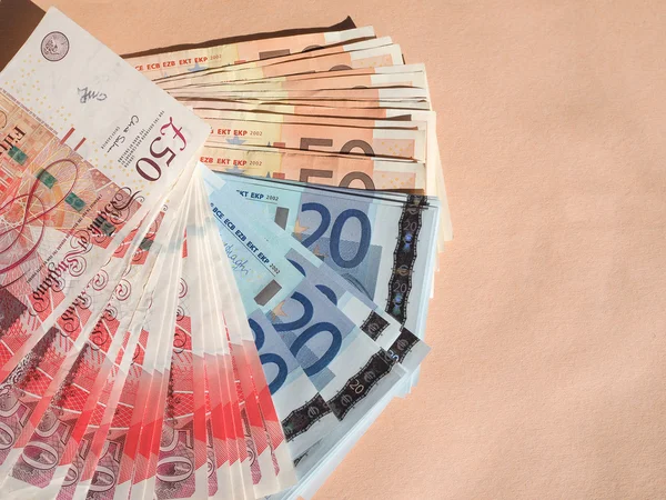 Billetes en euros y libras — Foto de Stock