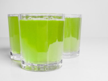 Yeşil elma suyu