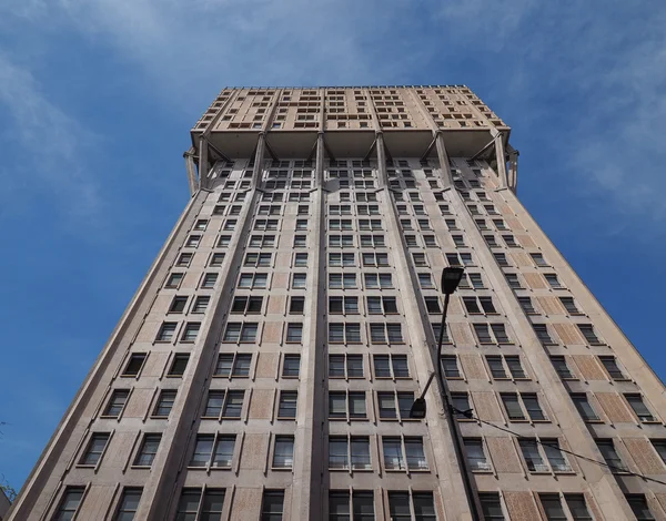 Torre Velasca in Milaan — Stockfoto