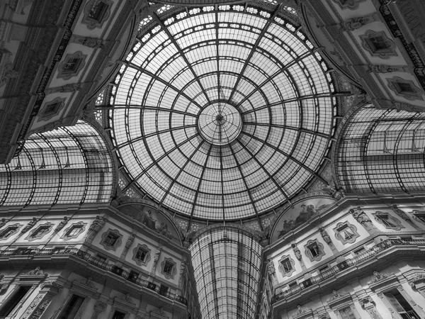 Galleria Vittorio Emanuele II in Mailand — Stockfoto