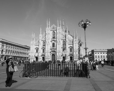 Turistler Piazza Duomo Milan