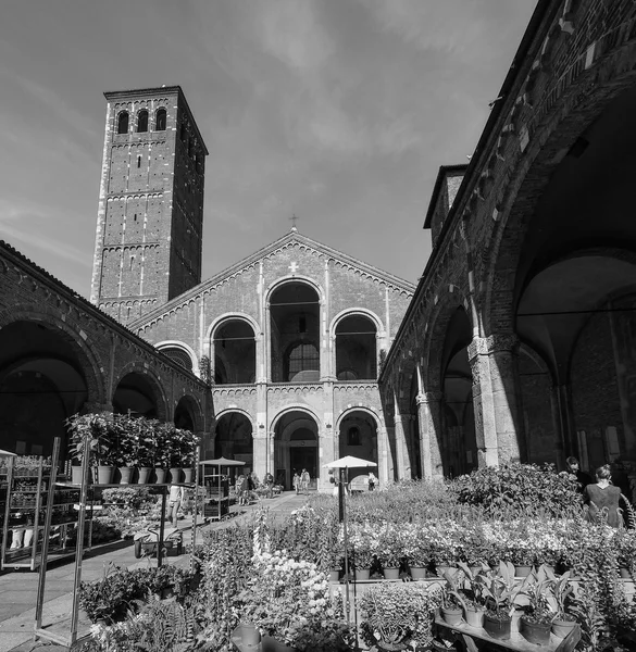 Sant Ambrogio kyrka i Milano — Stockfoto