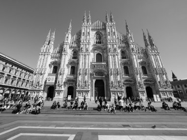 Turistler Piazza Duomo Milan