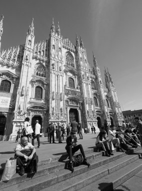 Turistler Piazza Duomo Milan