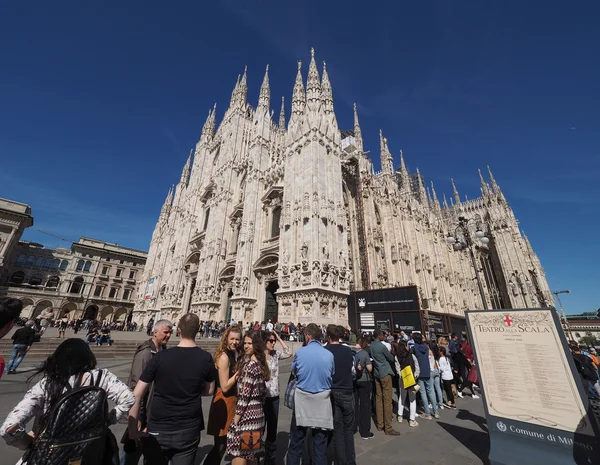 Duomo significa Catedral em Milão — Fotografia de Stock