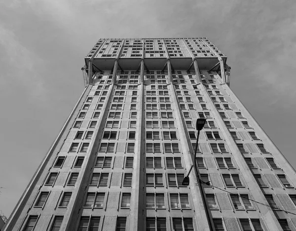 Torre Velasca Milano 'da — Stok fotoğraf