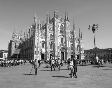 Turistler Piazza Duomo Milan