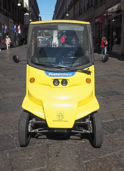 Poste Italiane coche eléctrico para la entrega de correo — Foto de Stock