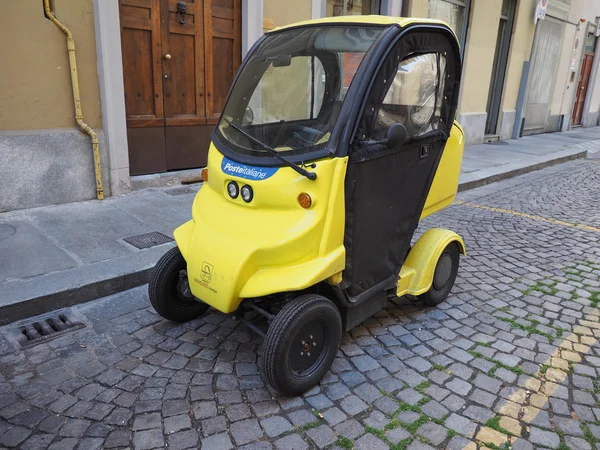 Poste Italiane elektrische auto voor e-mailbezorging — Stockfoto