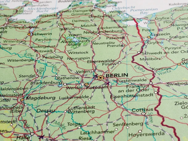 Szelektív összpontosít Berlin Térkép részletesen — Stock Fotó