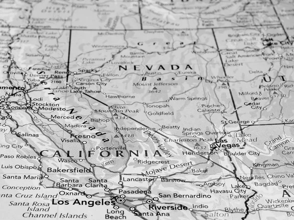 Mapa del estado de California con enfoque selectivo en blanco y negro — Foto de Stock