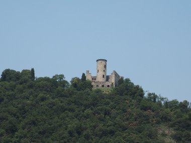 Lake Iseo içinde yüzer iskeleler