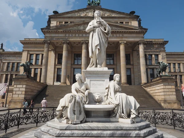 Schiller-Statue vor dem Konzerthaus in Berlin — Stockfoto