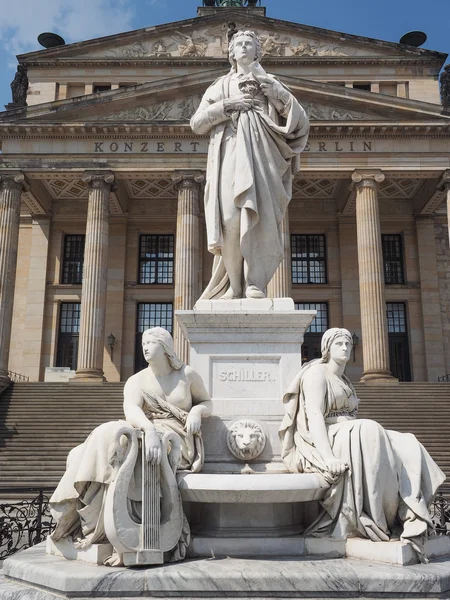 Schiller-Statue vor dem Konzerthaus in Berlin — Stockfoto
