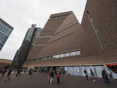 Londra'da Tate Modern anahtarı evleri