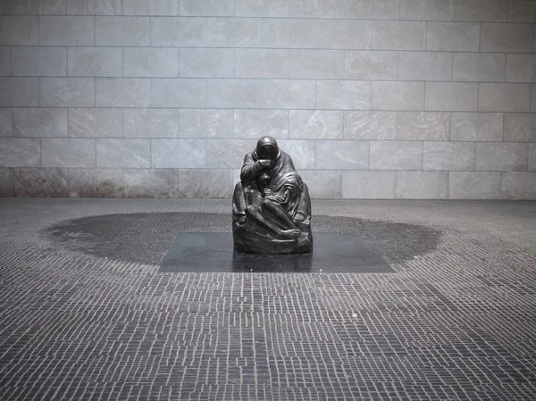 Escultura Neue Wache (New Guardhouse) en Berlín —  Fotos de Stock