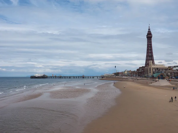 Vergnügungsstrand und Turm in Blackpool — Stockfoto