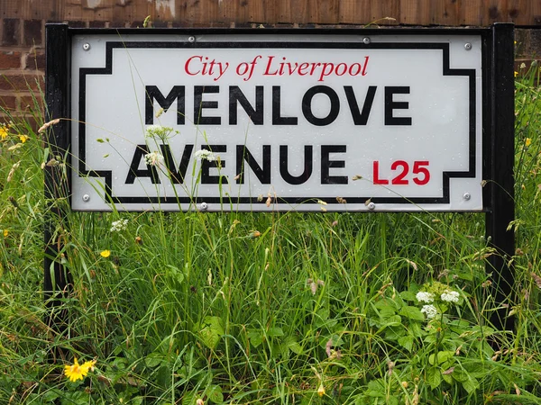 Menlove avenue schild in leberpool — Stockfoto