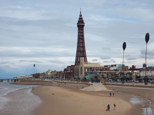 Vergnügungsstrand und Turm in Blackpool — Stockfoto