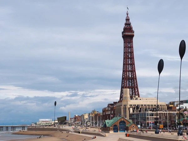 Vergnügungsstrand und Turm in Blackpool — Stockfoto