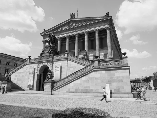 De Nationale Galerie Alte in Berlijn in zwart-wit — Stockfoto