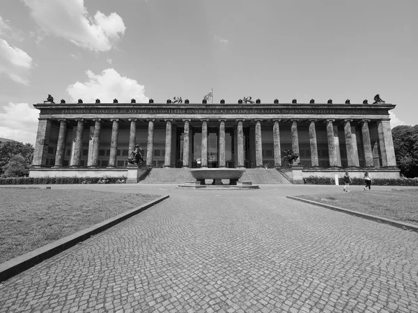 Altesmuseum betyder museet i Berlin i svart och — Stockfoto