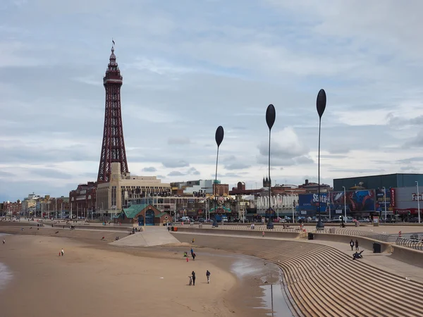 Pleasure beach en toren in Blackpool — Stockfoto