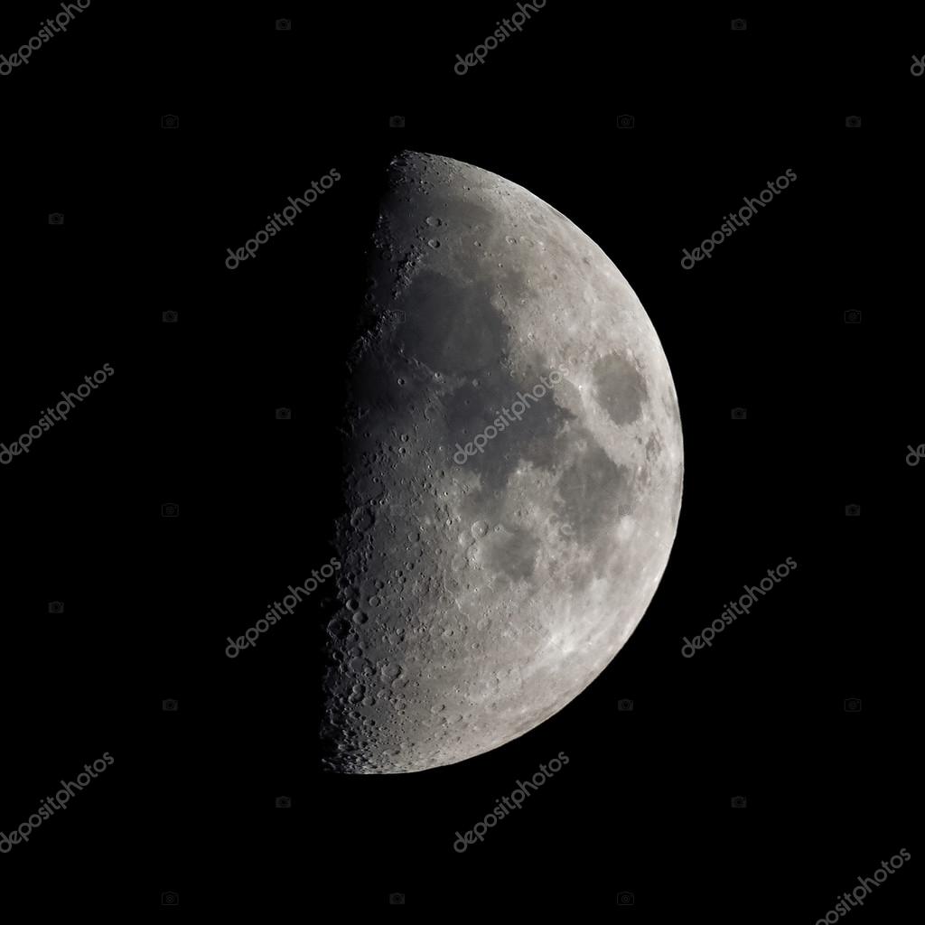 primer cuarto de luna — Foto de stock © claudiodivizia #116624360 primer cuarto de luna — Foto de stock © claudiodivizia #116624360