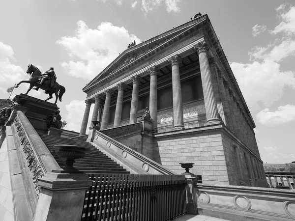 Alte National Galerie em Berlim em preto e branco — Fotografia de Stock